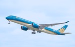 Vietnam Airlines tiếp tục "bay cao" trước tín hiệu "thoát nạn" hủy niêm yết