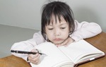 2 yếu tố ảnh hưởng lớn tới việc học của con cái, muốn con giỏi giang cha mẹ cần thay đổi ngay