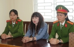 Bắt nữ giám đốc giả danh phóng viên bảo kê xe vi phạm 