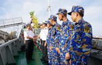 Mang Tết sớm đến với bộ đội hải quân và ngư dân ở Trường Sa 