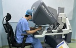 Phẫu thuật bằng robot khối u ung thư cho cụ bà 89 tuổi, nặng chỉ 34kg