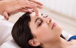Cách bấm huyệt giảm đau đầu nhanh chóng và hiệu quả