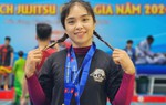 Nữ võ sĩ dành yêu thương cho trẻ khuyết tật