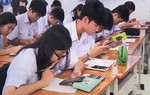Cấm sử dụng điện thoại trong trường học: Mỗi nơi một kiểu
