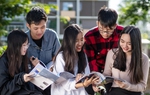 Cần chú trọng vào việc đào tạo người học có khả năng sử dụng tốt tiếng Anh thay vì điểm thi