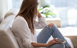 Cô gái khó xử khi người yêu cũ làm cùng cơ quan liên tục quấy rối