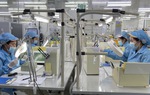 Chuyện đời nữ công nhân xa nhà: Những hy sinh và ước mơ trong khu công nghiệp