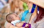 Người mẹ có con bại não giúp mang lại cuộc sống mới cho nhiều trẻ khuyết tật