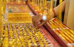 Giá vàng tiếp đà tăng mạnh, áp sát 86 triệu đồng
