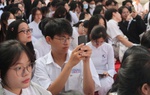 Lợi và hại khi trường siết học sinh dùng điện thoại -
Bài 2: "Chúng tôi ủng hộ nhưng…"