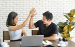 Chồng làm "hậu phương" để vợ tập trung kiếm tiền