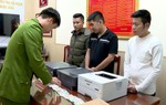 Bắt 3 đối tượng làm giả căn cước công dân, giấy phép lái xe, giấy chứng nhận quyền sử dụng đất