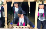 Phụ nữ người Dao Họ ở Lào Cai chung tay bảo tồn và phát huy nghề dệt thổ cẩm