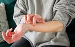 9 cách giảm "lao đao" vì chứng ngứa da mùa lạnh