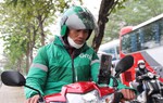 Đề xuất cấp thẻ hành nghề cho xe ôm là nằm ngoài 
quy định của luật?