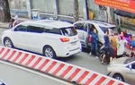 Hành vi tài xế hành hung người đi đường trước cổng Bệnh viện Từ Dũ có tính chất côn đồ