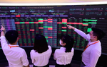VN-Index tăng vọt gần 30 điểm, nhà đầu tư nên làm gì?