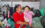 "Bà nghèo quá, định qua Tết đem cháu gửi trại trẻ mồ côi"