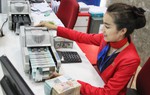 Áp lực mất giá tiền đồng có thể duy trì trong nửa đầu năm 2024