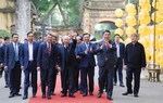 Tổng Bí thư Nguyễn Phú Trọng dâng hương tại Hoàng thành Thăng Long