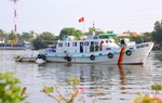 Tàu kiểm ngư, cảnh sát được huy động ngăn chặn chích điện vớt cá ngày ông Táo ở TPHCM 