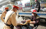 Tài xế vi phạm nồng độ cồn được Cảnh sát giao thông "giúp" chở đi bán thịt ngày cận Tết