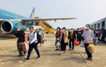 Tết qua rồi mà vé máy bay đi TPHCM vẫn khó mua 