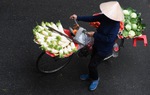 Những nụ cười hàng rong trên phố Hà Nội