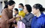 Hội LHPN Việt Nam trao tặng 50 suất quà Tết cho phụ nữ có hoàn cảnh khó khăn tại quận Hai Bà Trưng