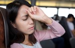 Mệt mỏi, chóng mặt kéo dài sau khi xuống tàu xe nên làm gì?