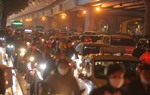 Giao thông Hà Nội ngày 26 Tết: Có nơi "dễ thở" lạ thường, có nơi tắc "không lối thoát"