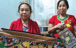 Độc đáo hình tượng rồng trên trang phục phụ nữ Thái ở Nghệ An