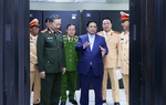 Cảnh sát giao thông cần chuyển từ "kiểm soát" sang hướng dẫn, giúp đỡ người tham gia giao thông