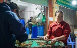Hải sản chợ đầu mối Long Biên ế ẩm, tiểu thương buồn rượi trước khi nghỉ Tết