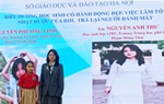 Hà Nội tuyên dương 2 học sinh nữ nhặt được của rơi trả lại người đánh mất
