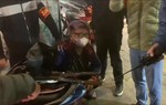 Hà Nội: 2 thanh niên mang hung khí đi giải quyết mâu thuẫn gặp ngay tổ công tác 141