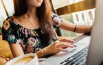 Nhà văn nữ trong thế giới phẳng