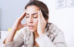Đau đầu liên tục ở thái dương là bệnh gì?