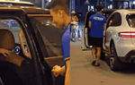 Quang Hải buồn bã sau trận không được đá, dàn cầu thủ về ngay trong đêm