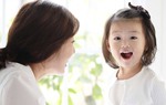 Cùng lúc nhận 2 đứa trẻ làm con nuôi có được không?