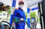 Giá xăng tiếp tục tăng, RON 95 vượt 24.800 đồng/lít