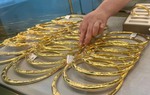 Giá vàng trong nước phi mã vượt 81 triệu đồng