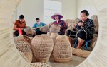 Hỗ trợ phụ nữ nông thôn ứng dụng công nghệ thông tin vào quảng bá, thúc đẩy tiêu thụ sản phẩm