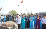 Dâng hương tưởng nhớ các Anh hùng liệt sĩ tại Chiến trường Điện Biên