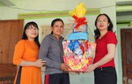 Hội LHPN tỉnh Ninh Thuận thăm, tặng quà chúc mừng Tết Ramưwan năm 2024