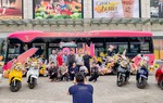 Phái nữ bất ngờ khi được tặng quà 8/3 trên xe VinBus