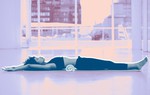 Đau lưng dưới khi nằm do đâu?