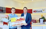 Tỷ phú xứ rừng ngập mặn phấn khởi nhận thưởng lớn tại HDBank