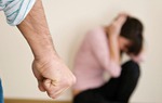 Bạn sẽ làm gì khi thấy một phụ nữ có dấu hiệu bị bạo hành?
