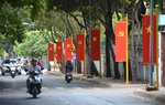 Đường phố TPHCM yên bình, rực rỡ cờ hoa dịp lễ 30/4 và 1/5